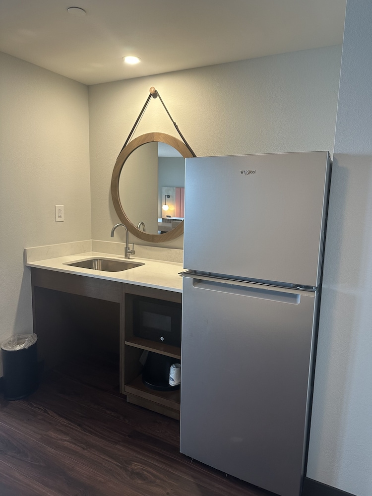 Oceanfront, 1 King Bed Suite, 1 Sofa Bed, Accessible, Bathtub, 9th Floor - Photo 5