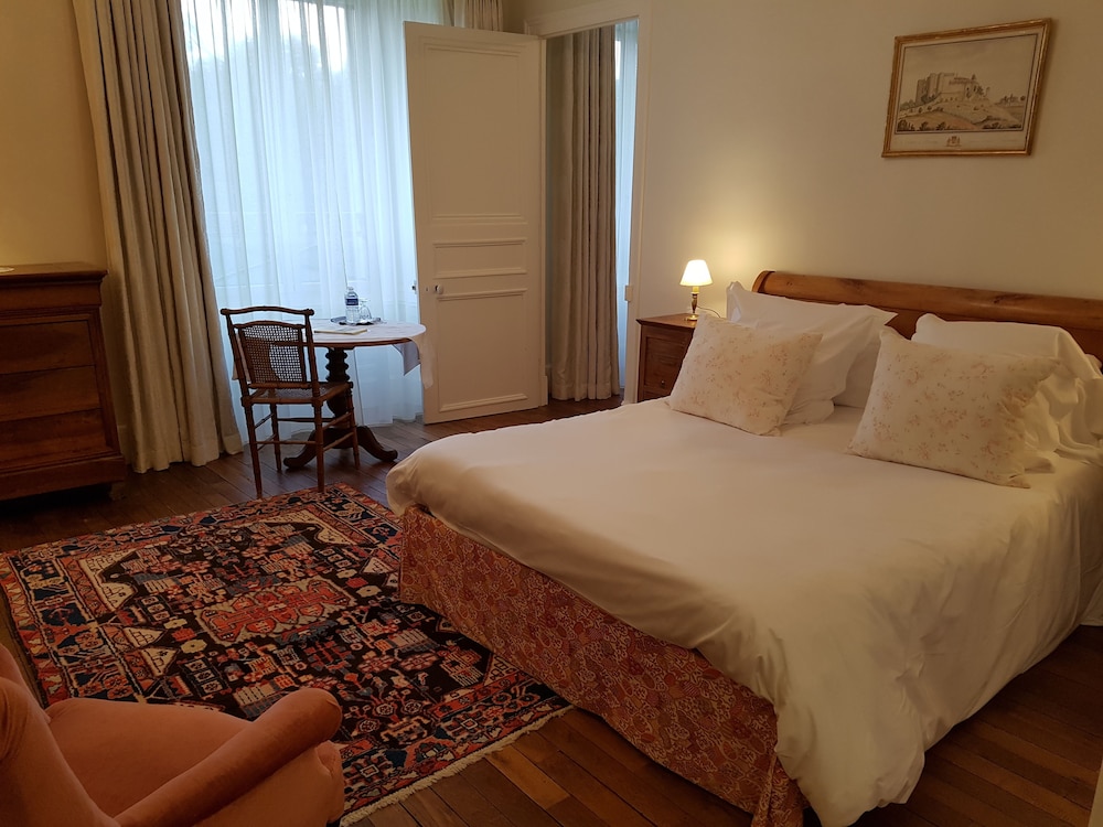 Junior Double Room (1er étage N°3 sdb ouverte)
