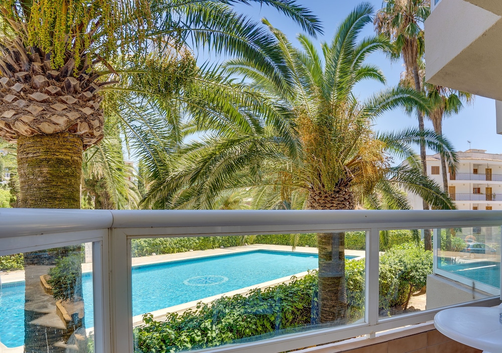 Studio, Pool View - Photo 11