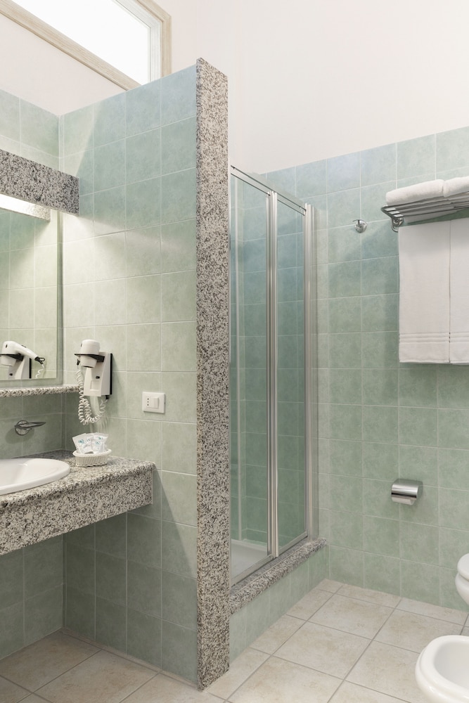 Standard Double Room - Photo 3
