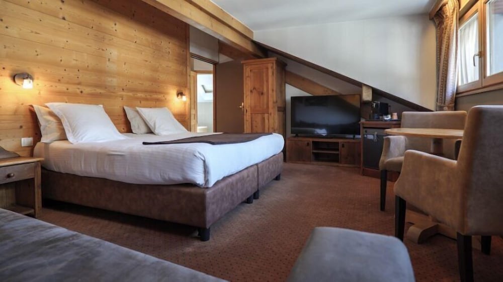 Family Suite, Pool Access photo 3