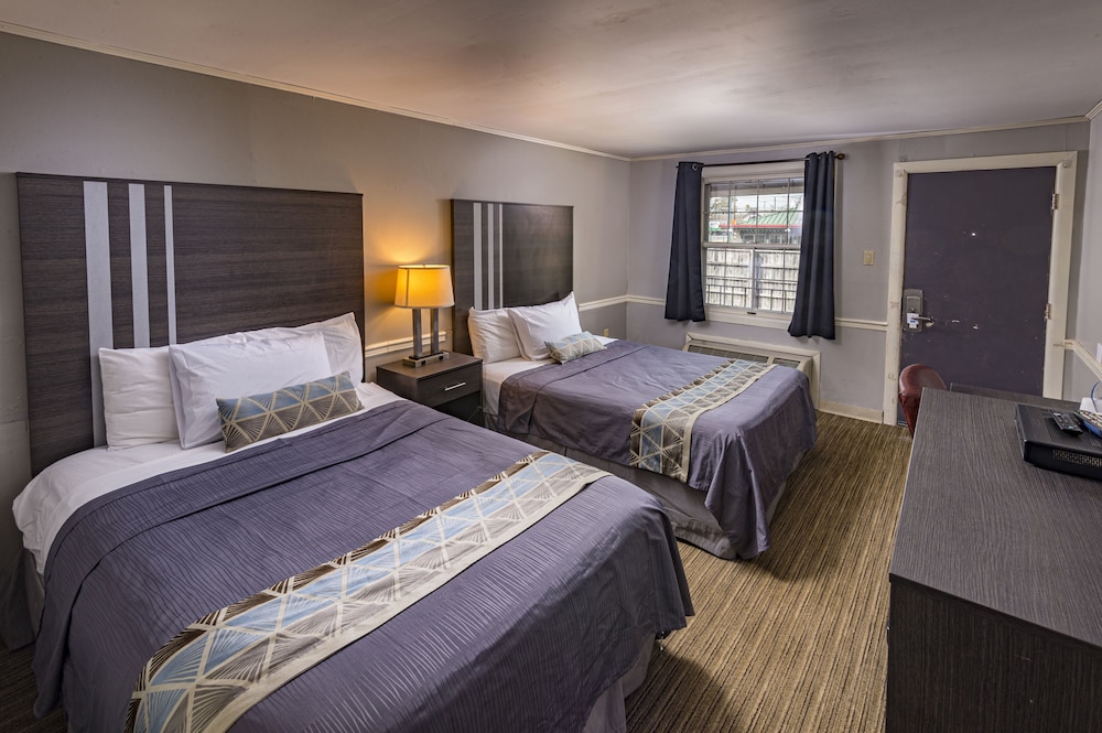 Standard Room, 2 Queen Beds - Photo 6