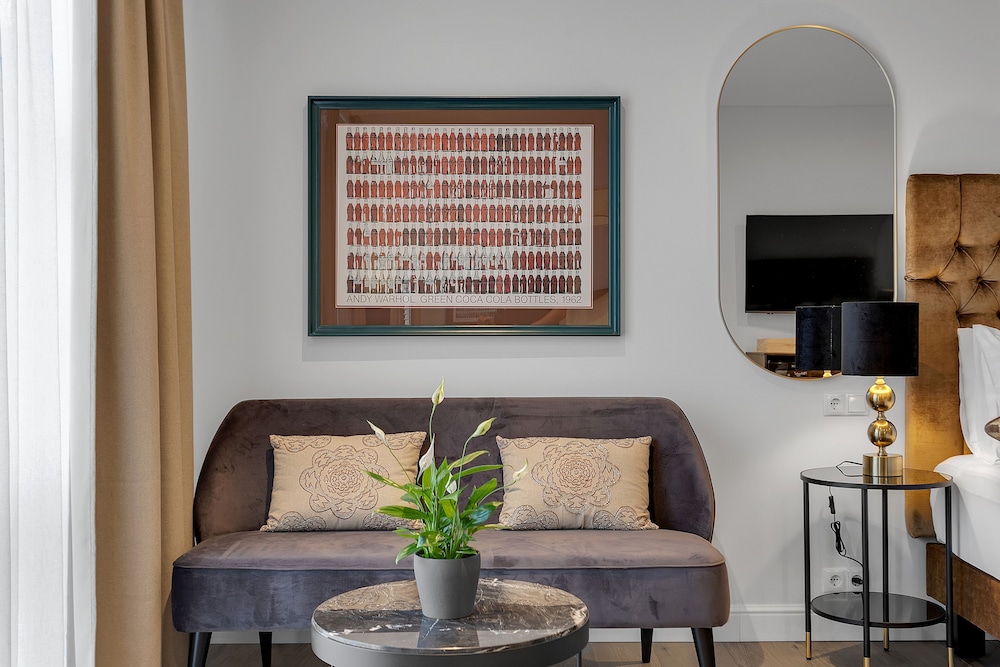 Gallery Suite - Photo 8