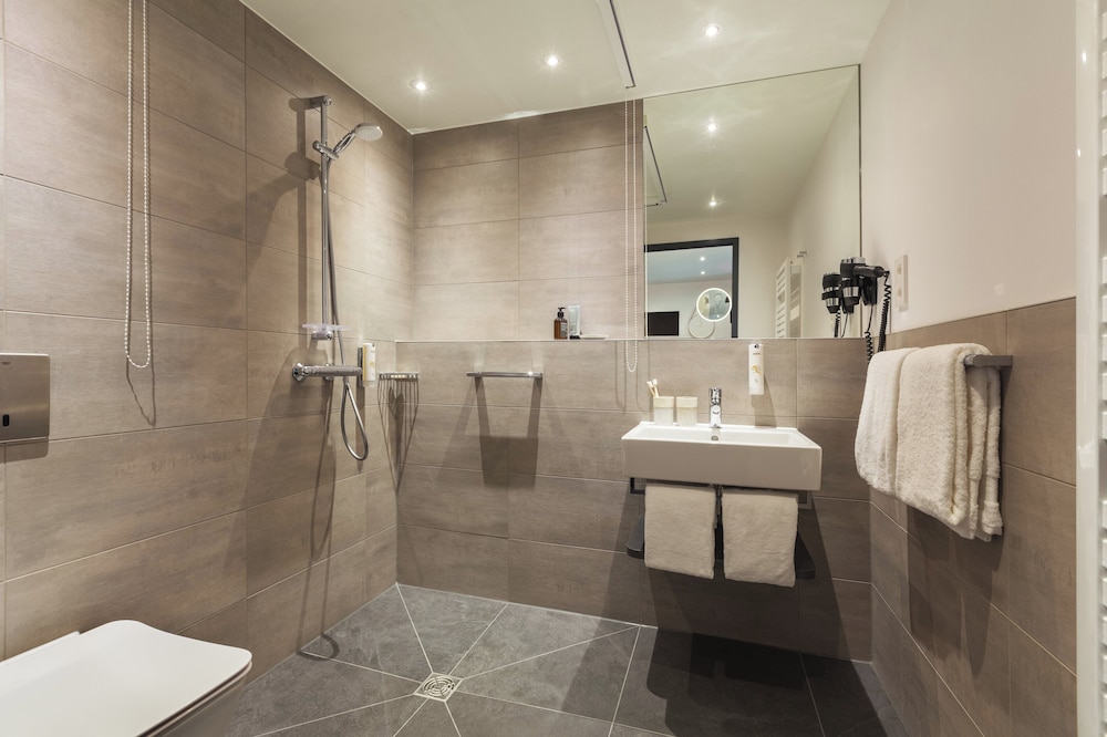 Studio Suite - Photo 18
