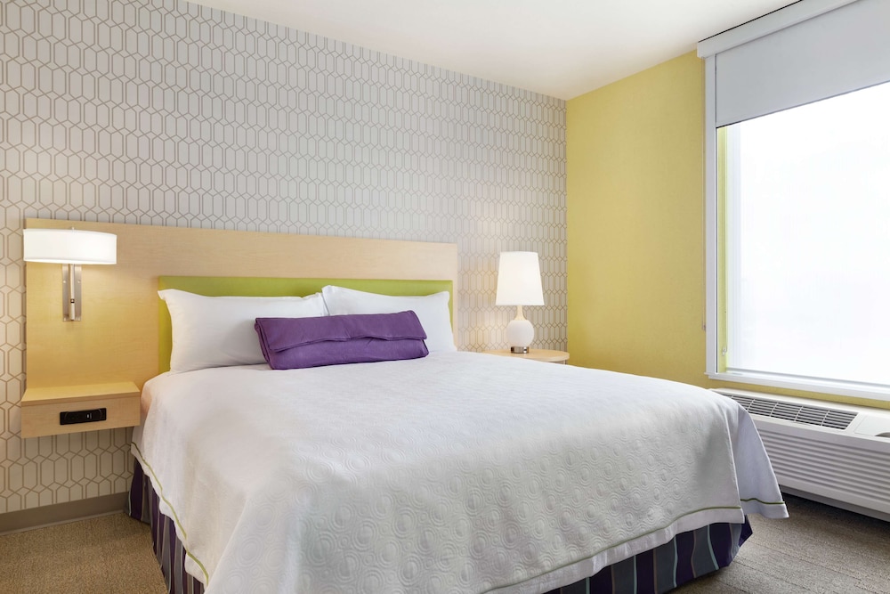Suite, 1 King Bed, Accessible, Bathtub photo 2
