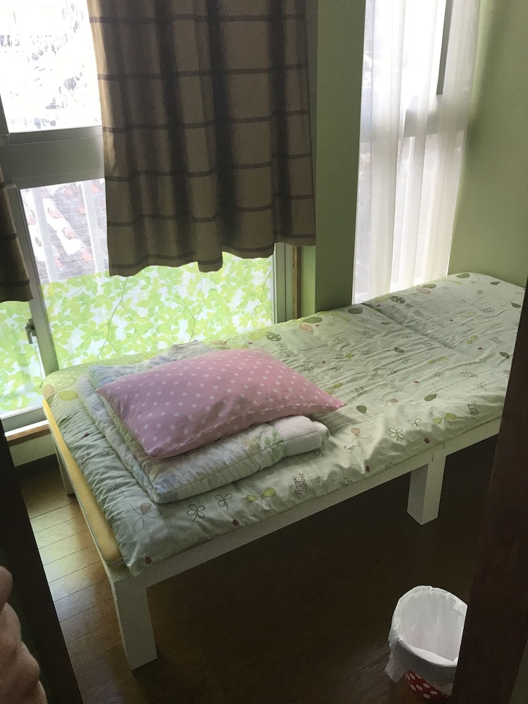 Small Single Room, Women Only photo 2