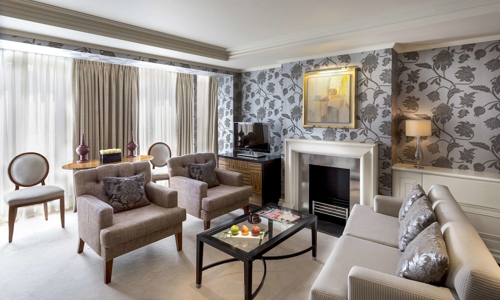 Mews Master Suite thumbnail 5