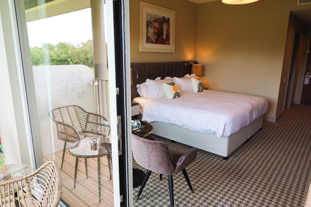 Standard Room, 1 King Bed, Accessible, Terrace (Paddock View)