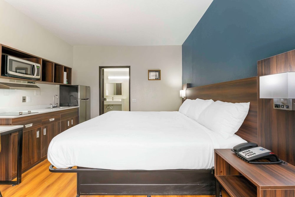 Room, 1 King Bed, Non Smoking - Photo 2