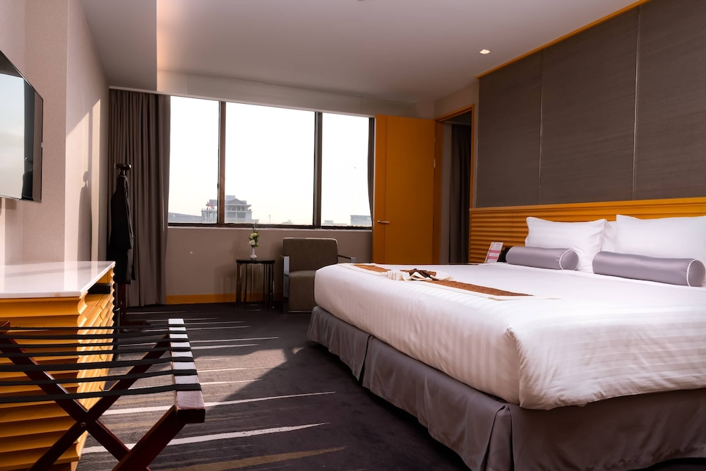 Plaza Suite photo 3