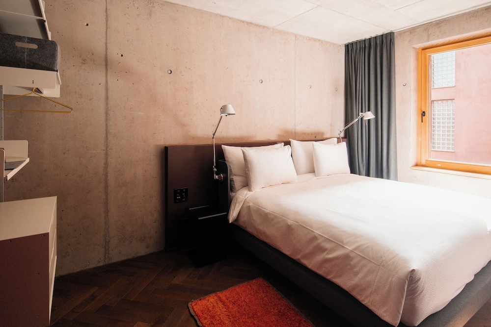 Room (650 hL)