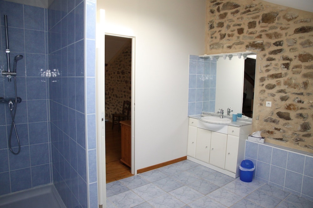 Family Cottage, 3 Bedrooms, Hill View photo 3