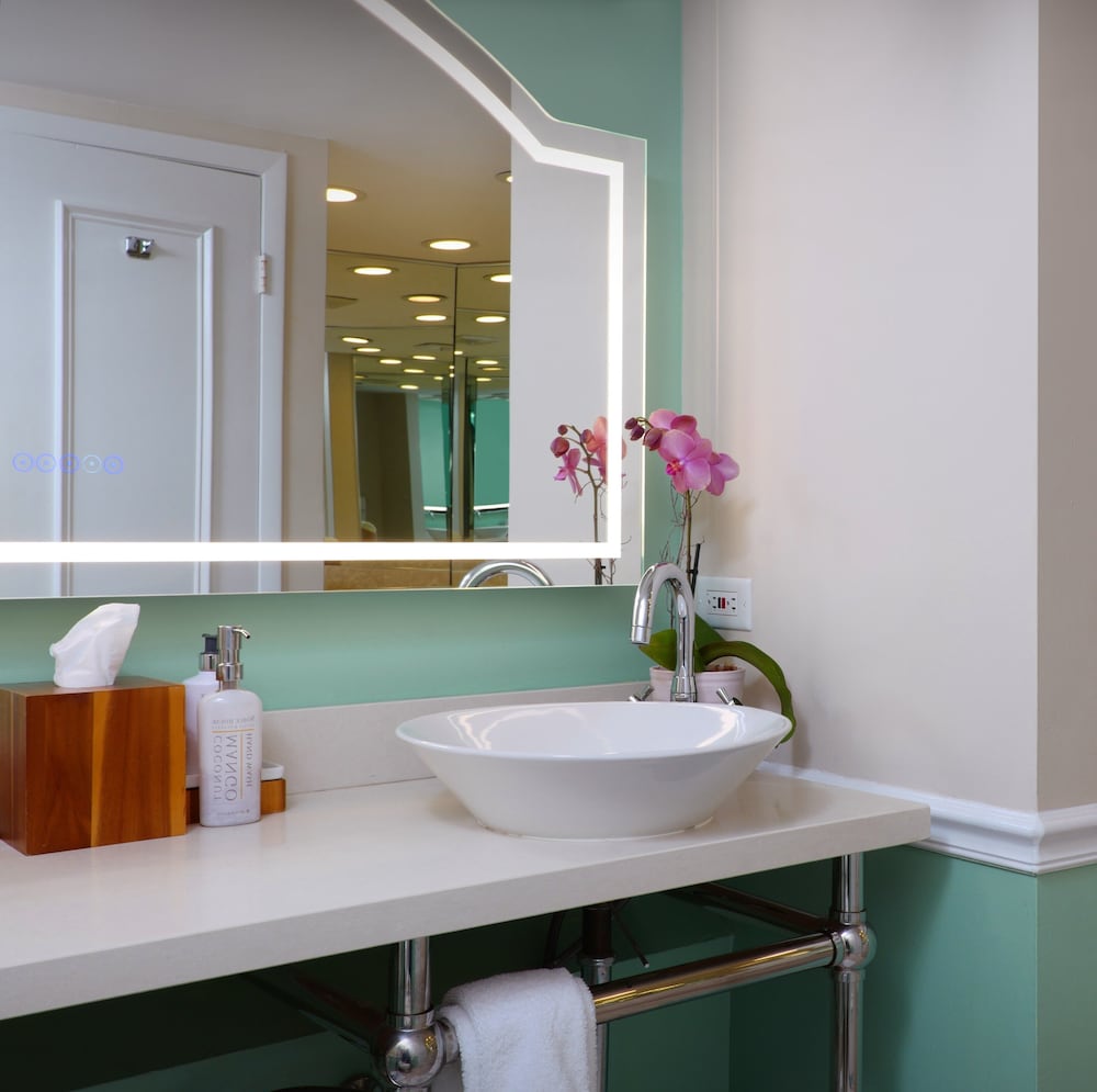 Suite, 1 Bedroom, Partial Harbor View