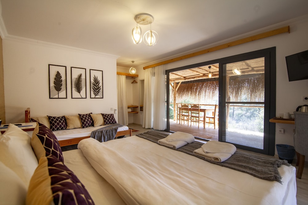 Elite Cabin, 1 Bedroom, Patio, Garden Area