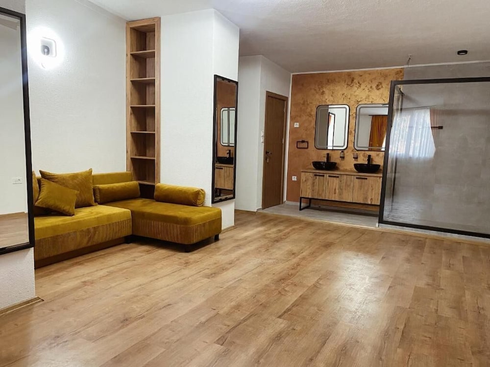 Classic Apartment photo 2