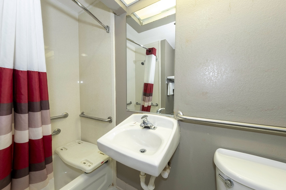 Standard Room, 1 King Bed, Accessible, Non Smoking - Photo 4