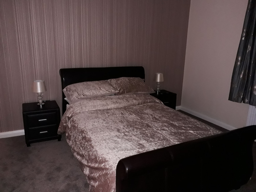 Luxury Double Room, 1 King Bed, Non Smoking, Hill View photo 2