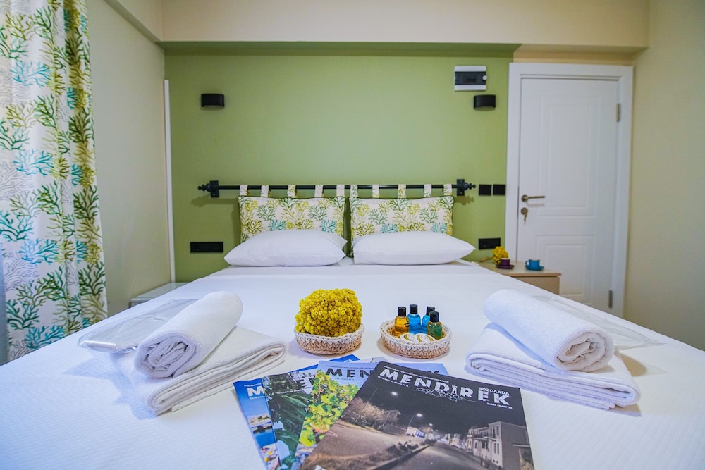 Deluxe Triple Room photo 3