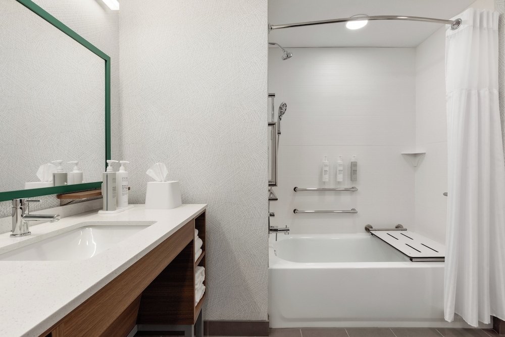 Studio Suite, 2 Queen Beds, Accessible, Bathtub