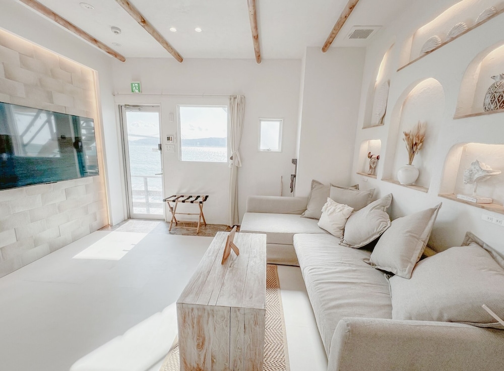 Design Quadruple Room, 1 Queen Bed with Sofa bed, Non Smoking, Beach View