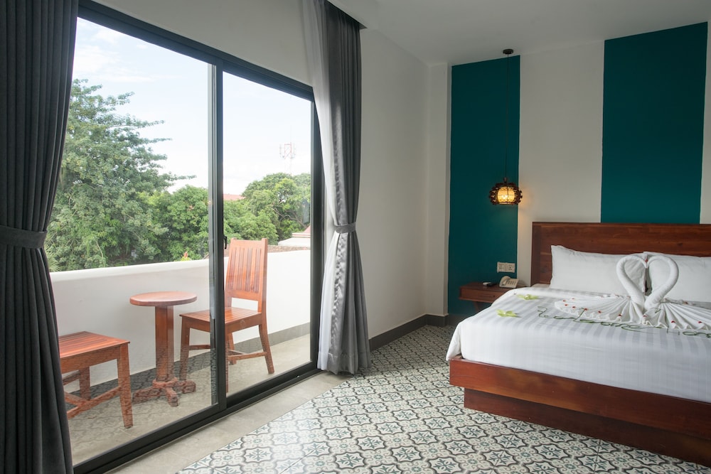 Three Bedroom Suites With Balcony Pool View - Free 2 Way Airport Transfer