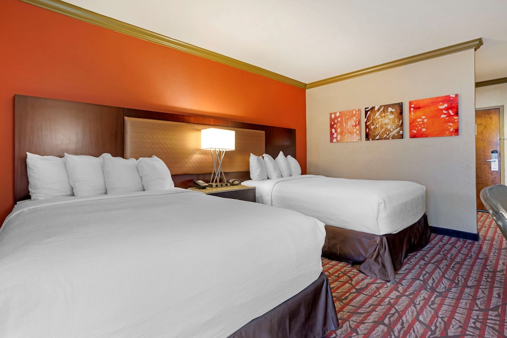Standard Room, 2 Queen Beds, Non Smoking, Refrigerator & Microwave - Photo 1