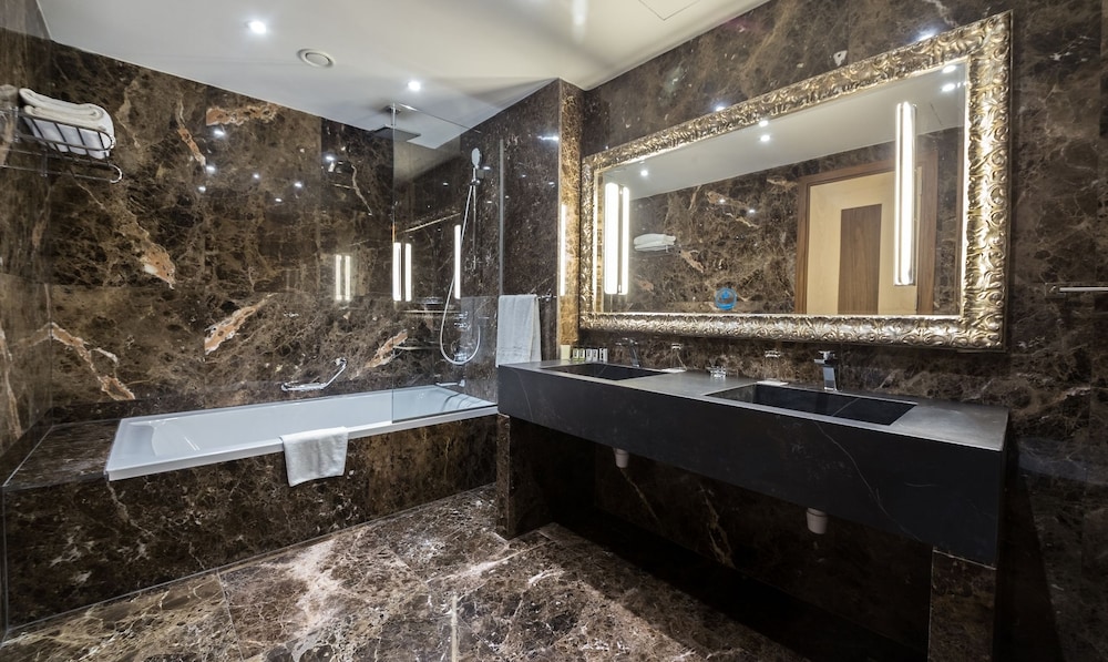 Suite, Sea View (King) - Photo 7
