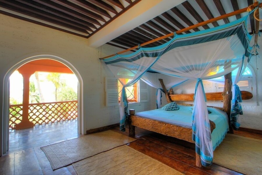 Main House photo 1