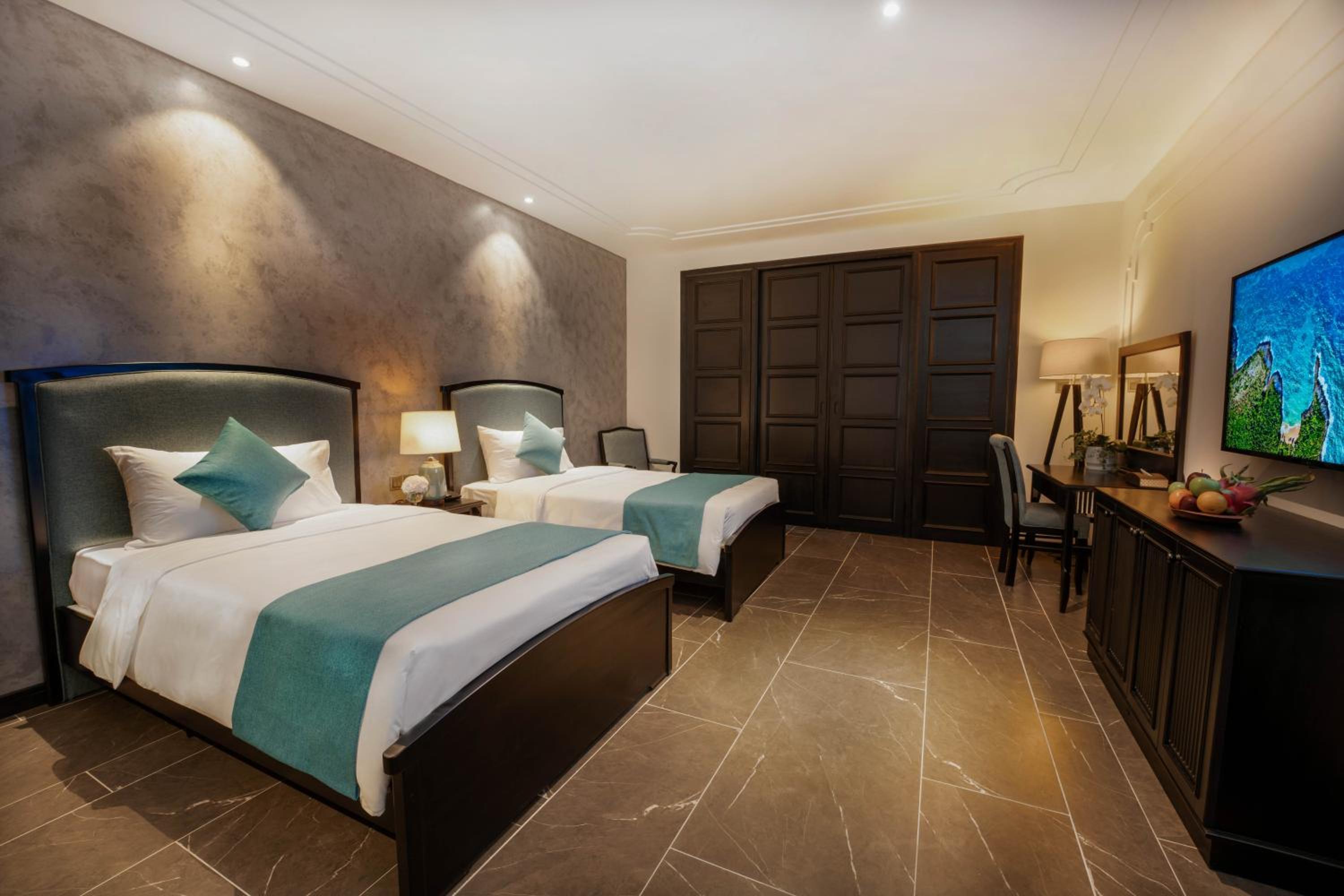 Deluxe Twin Room with Sea View - Photo 2