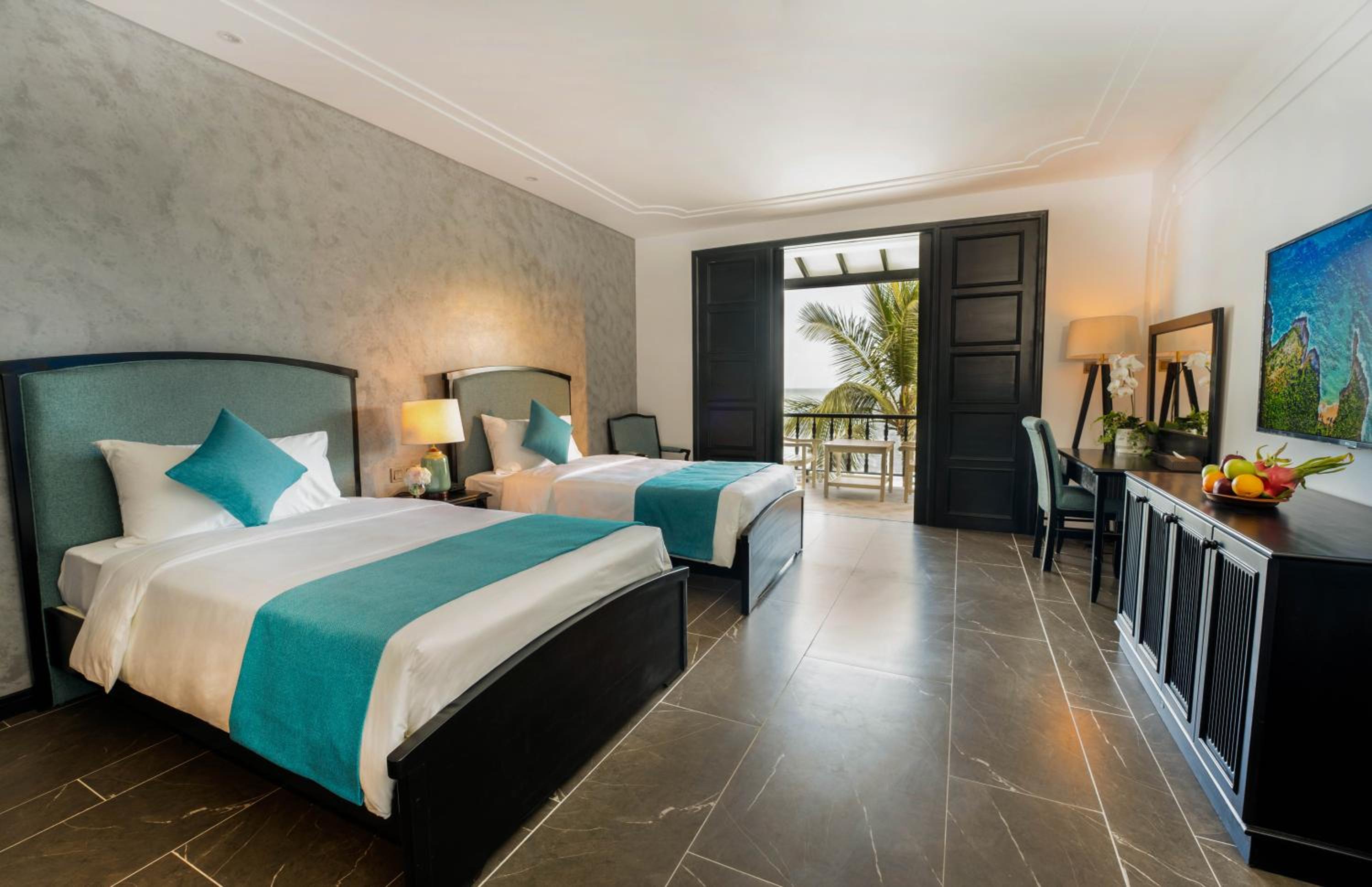 Deluxe Twin Room with Sea View - Photo 1