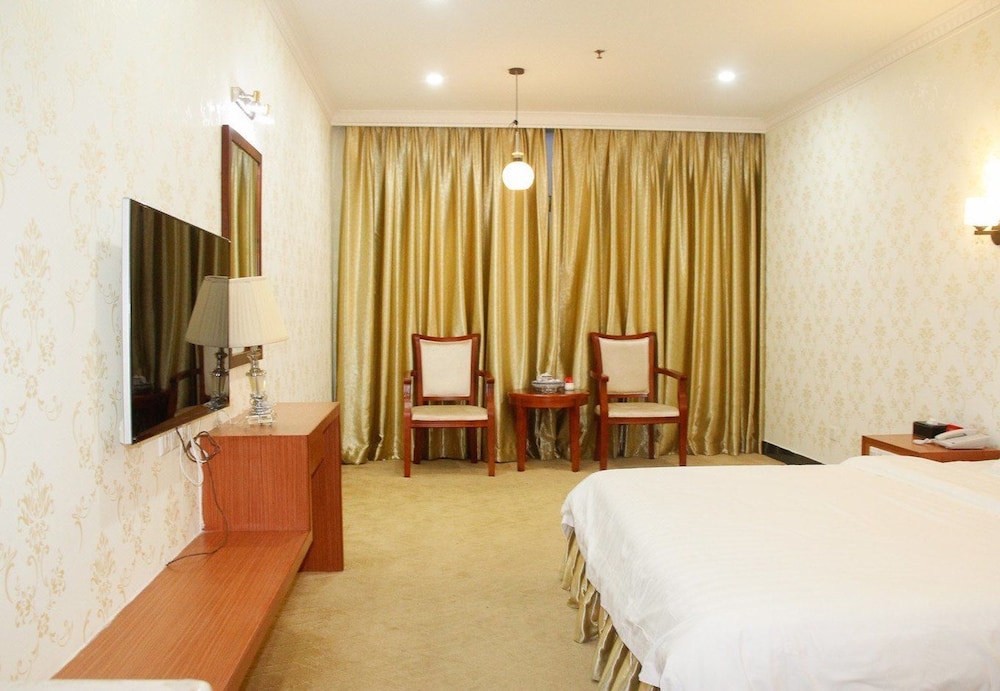 Deluxe King Room photo 1