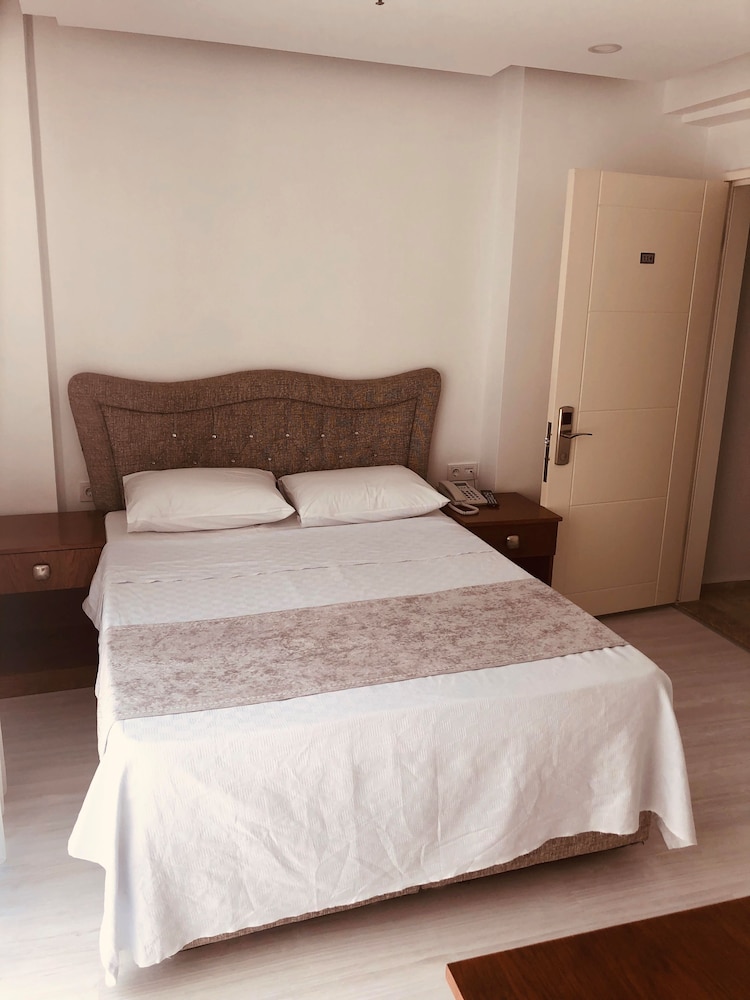 Standard Double Room, 1 King Bed photo 2