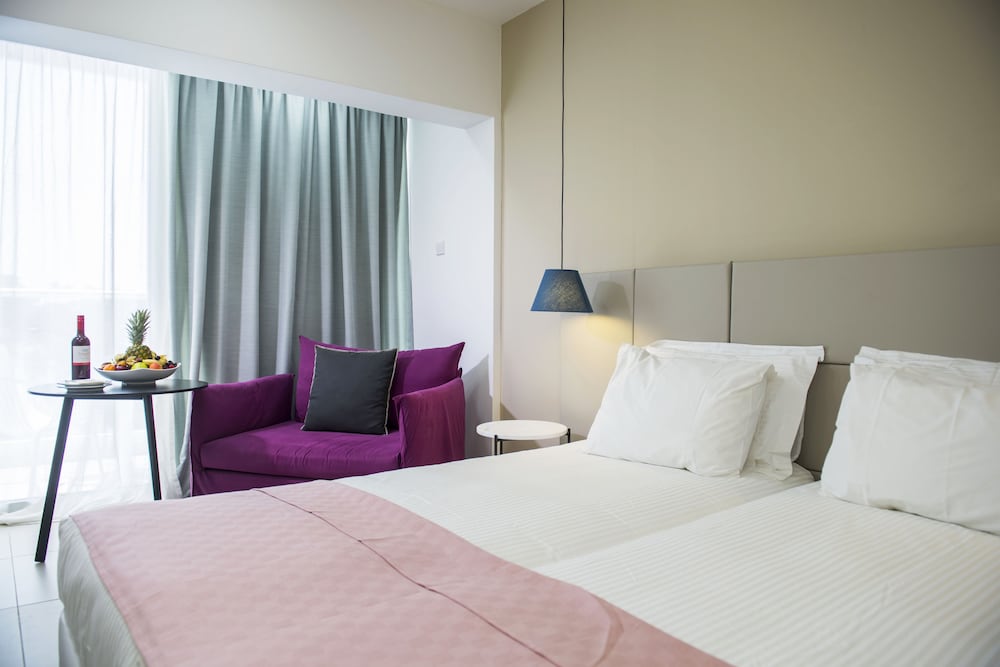 Superior Double Room, Partial Sea View - Photo 2