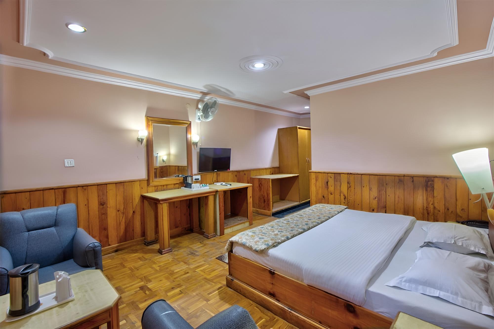 Deluxe Double Room - Photo 17