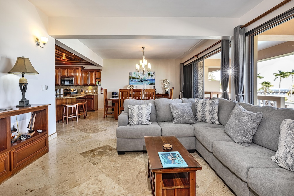 Executive Condo, 3 Bedrooms, Beach View, Oceanfront