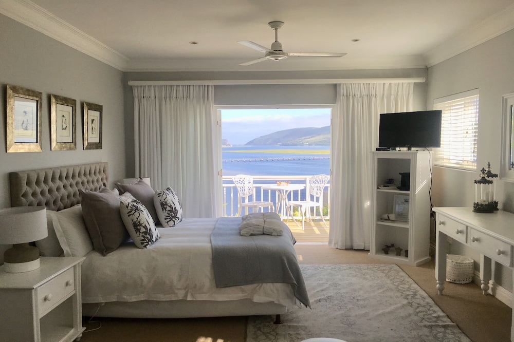 Honeymoon Room (Sea Facing Suite -Honeymoon) photo 1