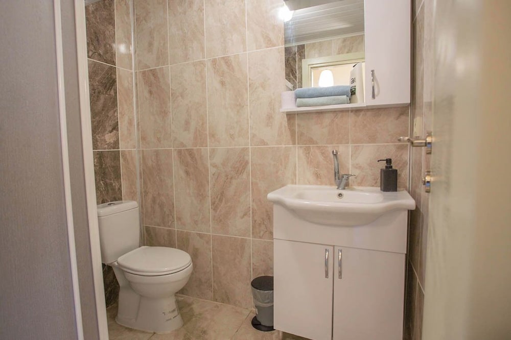 Basic Apartment photo 2