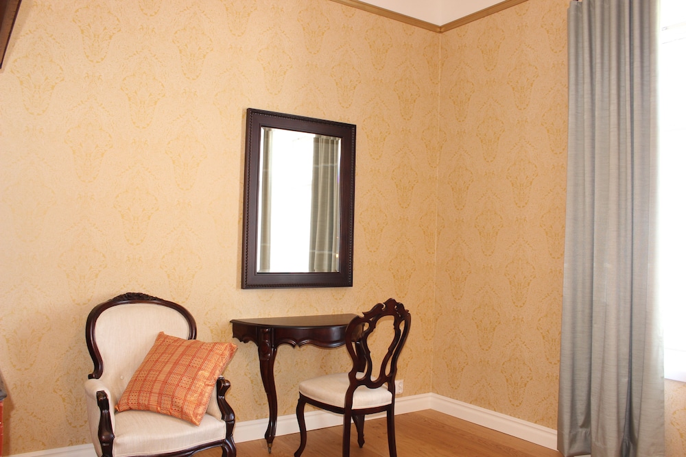 Main Building, Suite 2, Lake View photo 2