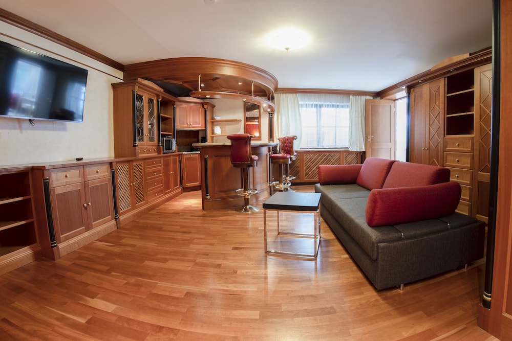 Luxury Suite, 1 Queen Bed with Sofa bed, Kitchenette, Lake View (Suite) photo 3