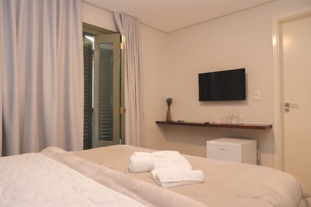Suite 05 photo 2