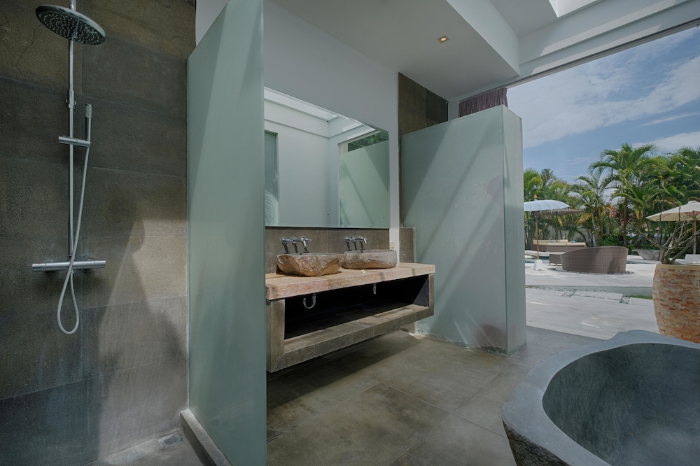 Luxury Villa, 3 Bedrooms photo 2