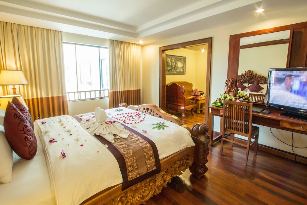 Executive Suite, 1 King Bed - Photo 13