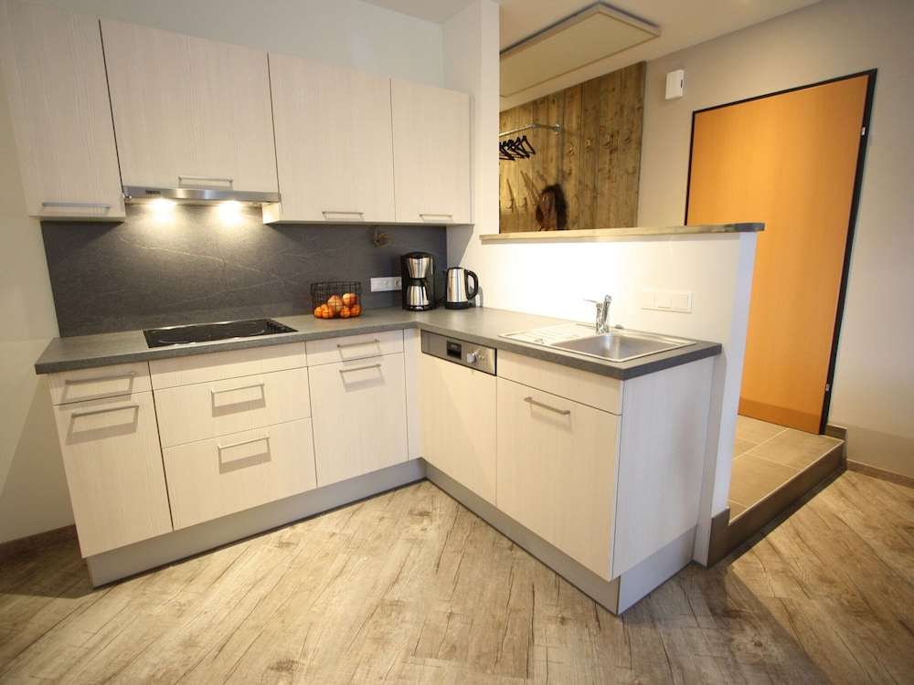 Comfort Apartment, 4 Bedrooms photo 2