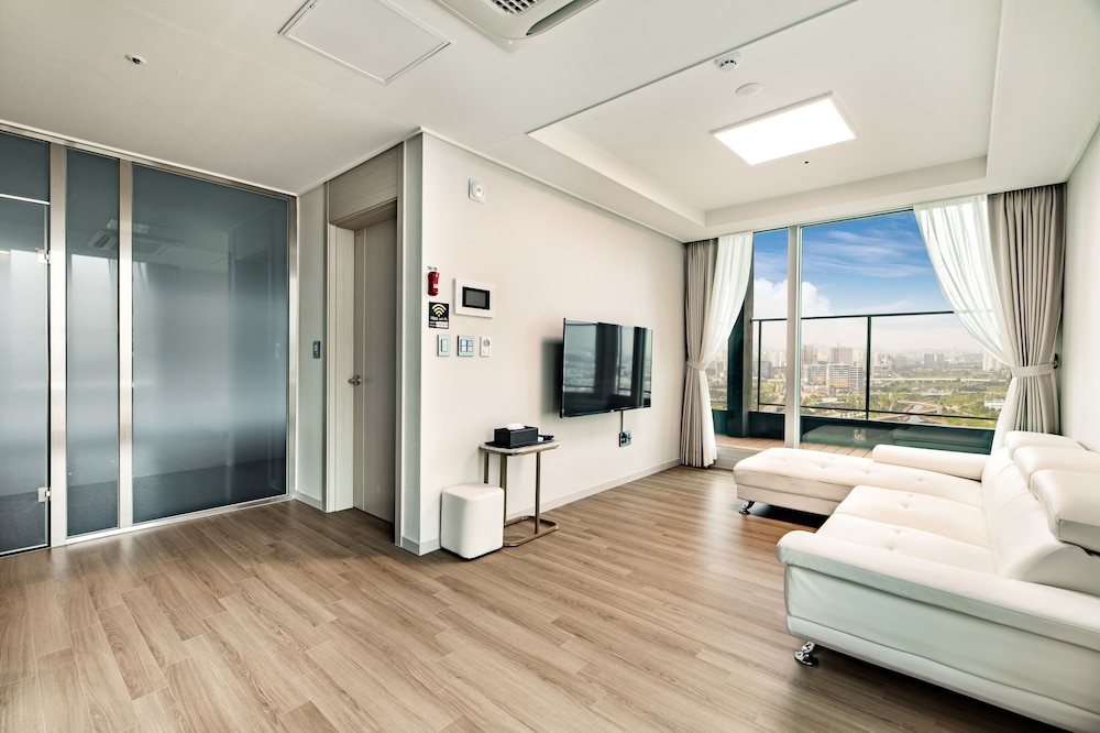 Grand Penthouse, Terrace, Lake View (Netflix available)