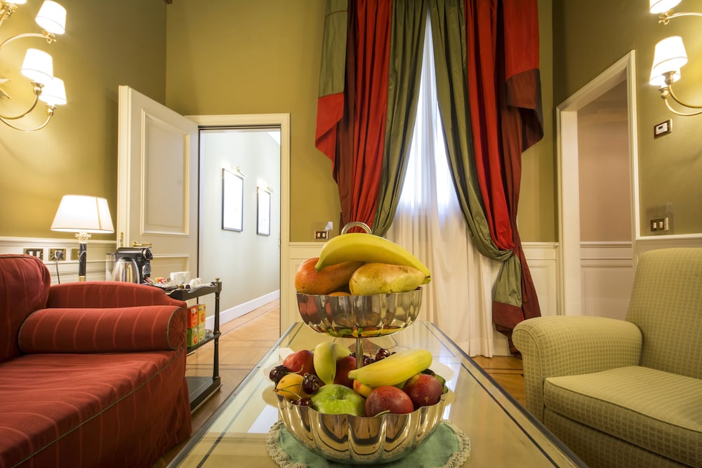 Deluxe Suite, 2 Bedrooms, Smoking - Photo 6