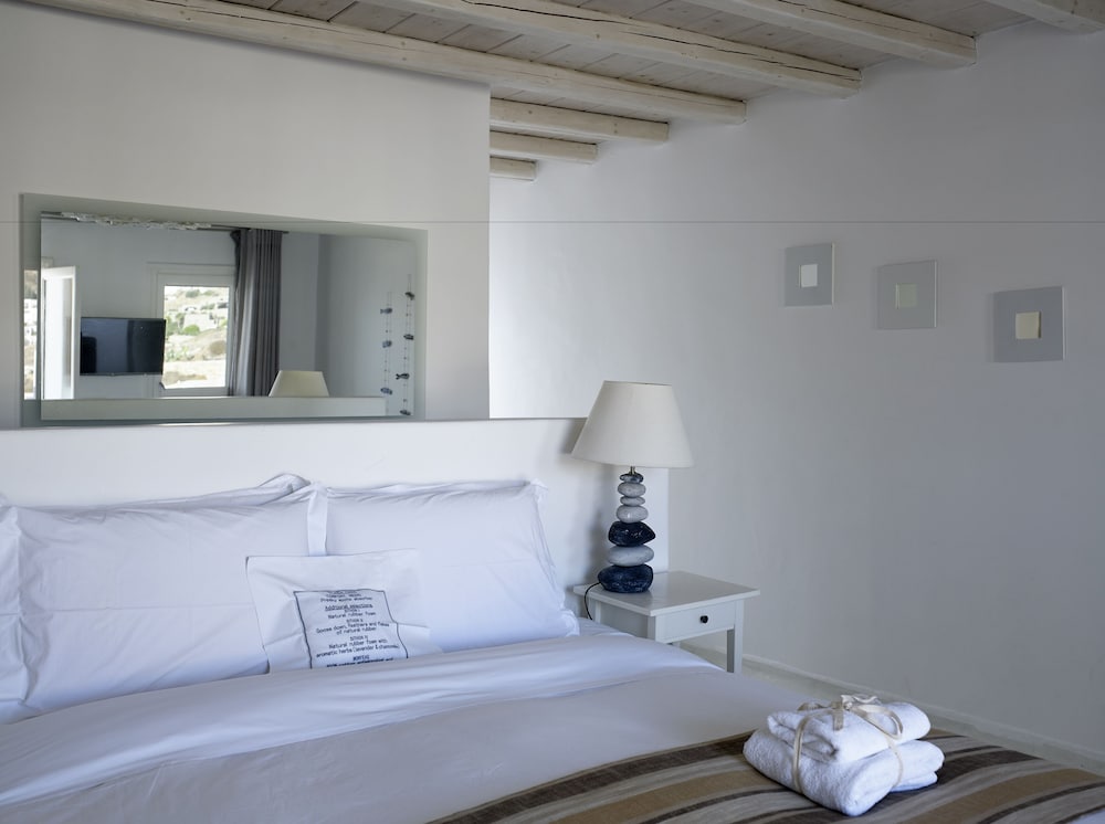 Deluxe Sea View Suite (Outdoor Mini Plunge Pool) - Photo 10