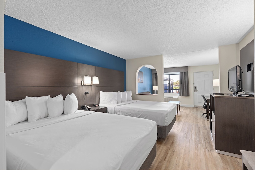 Suite, Multiple Beds, Non Smoking photo 3