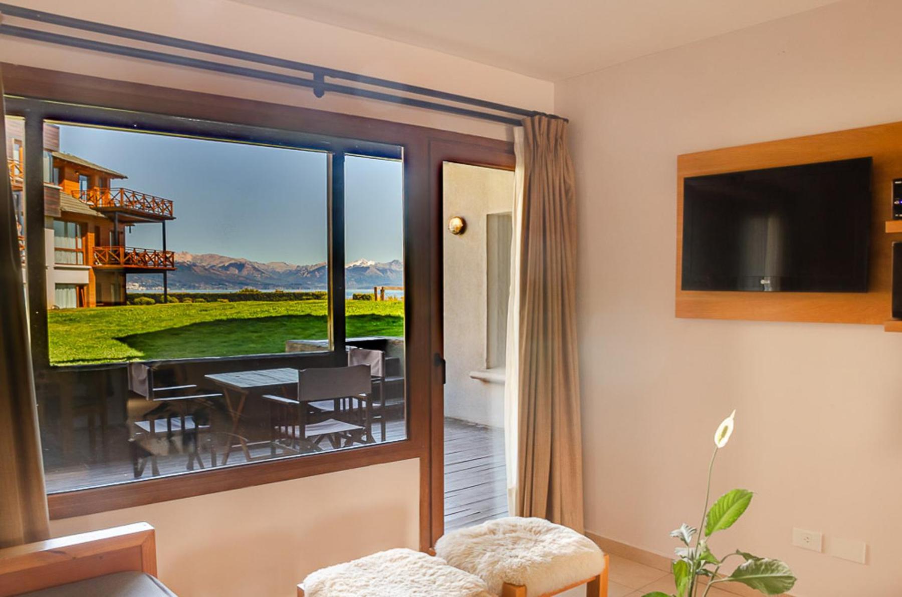 Apartment with Lake View photo 2