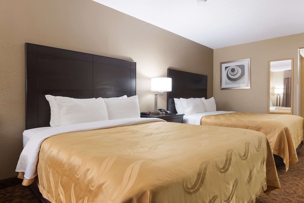 Suite, 2 Queen Beds, Smoking photo 2