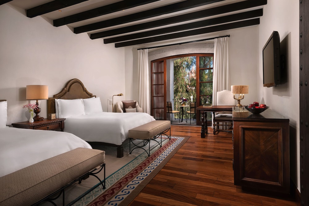 Room, 2 Queen Beds - Photo 4